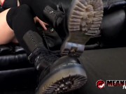 Big Tits Babe Showing Her Boots 15/16