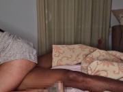 LLEGO DE LA DISCOTECA Y ME ENCUENTRO AL NOVIO DE MI HERMANA ACOSTADO SOLO, COGEMOS BIEN RICO - REAL 8/16