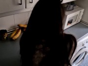 LE PIDO A MI VECINO QUE ME ARREGLE LA TUBERA DE LA COCINA Y LE PAGO CON UNA RICA FOLLADA RAPIDITA 2/16