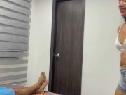 descubro a mi timida hermanastra con mi billetera por hacer eso le doy como lecció una buena follada 1/16