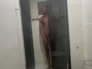 Transamos no chuveiro bem gostoso e ganhei leite na boquinha até a ultima gota. PART1 1/16