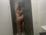 Transamos no chuveiro bem gostoso e ganhei leite na boquinha até a ultima gota. PART3 10/16