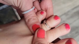 Ribbing lotion on feet