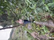 Loira vai pescar e acaba dando no meio do mato e fica com a bundinha toda coberta de leitinho 1/16