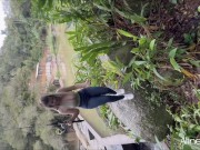 Loira vai pescar e acaba dando no meio do mato e fica com a bundinha toda coberta de leitinho 2/16