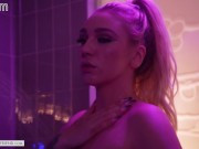 Tonight's Girlfriend is the blonde bombshell Kendra Sunderland 15/16