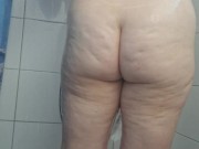 Milf står i duschen  och smeker sig själv 16/16