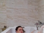 Нравится моя киска в душе 10/16