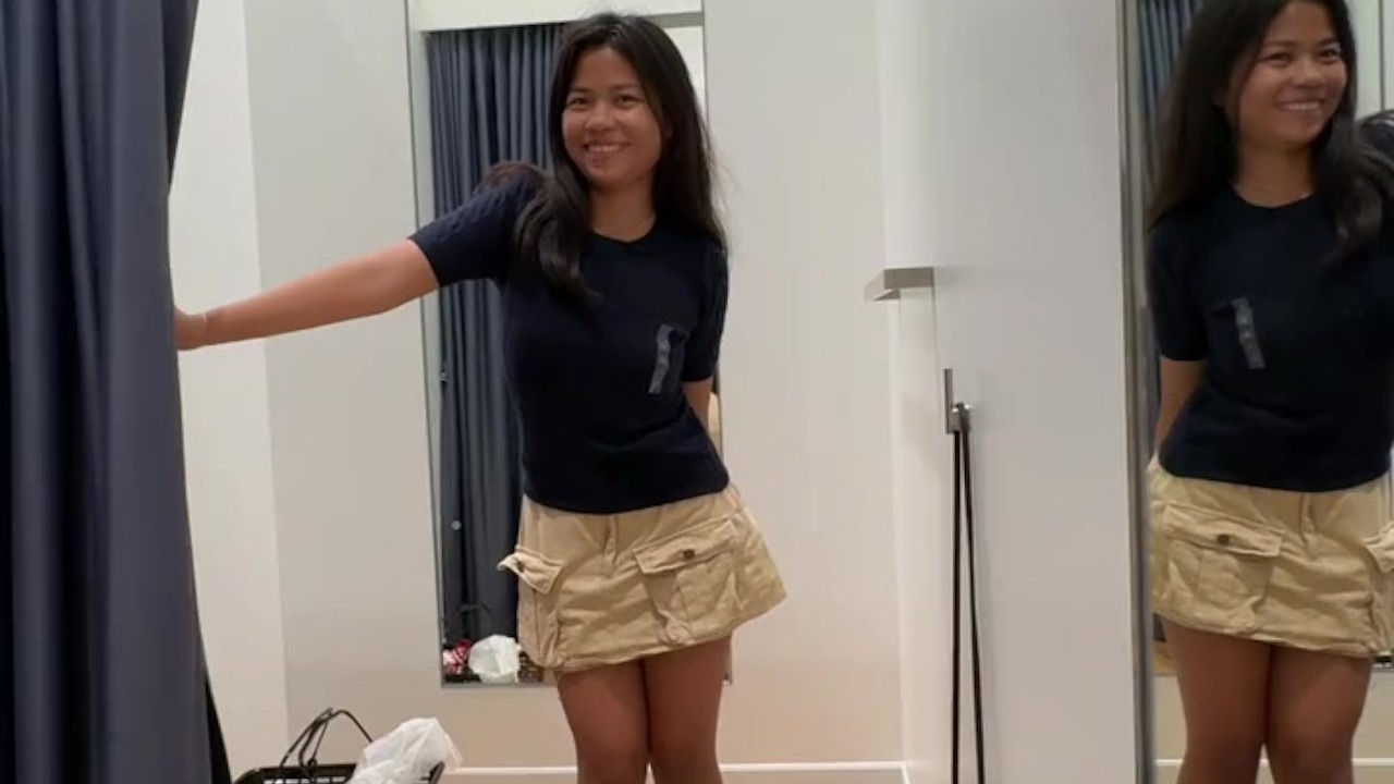 18yo Asian suck me in fitting room and swallow