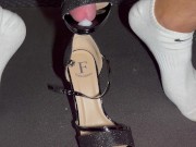 Tacchi nuovi, la mia ragazza vuole che gli strofino il cazzo e che gli sborro sopra 💦 👠 13/16