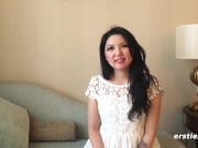 Ersties - Ameliya masturbiert ohne Tabus und fingert sich anal 10/16