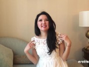 Ersties - Ameliya masturbiert ohne Tabus und fingert sich anal 12/16