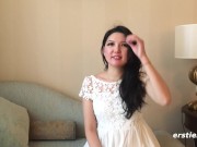 Ersties - Ameliya masturbiert ohne Tabus und fingert sich anal 16/16