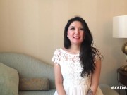 Ersties - Ameliya masturbiert ohne Tabus und fingert sich anal 3/16