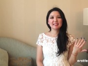 Ersties - Ameliya masturbiert ohne Tabus und fingert sich anal 8/16