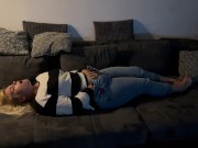 Selbstbefriedigung multiple orgasmen auf Sofa komme zwei mal intensive orgasmen satisfyer fingern 13/16