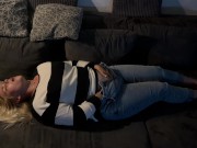 Selbstbefriedigung multiple orgasmen auf Sofa komme zwei mal intensive orgasmen satisfyer fingern 15/16