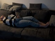 Selbstbefriedigung multiple orgasmen auf Sofa komme zwei mal intensive orgasmen satisfyer fingern 7/16