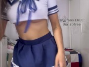 Colegial +18 fica molhadinha na webcam.