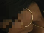 Milf ebony Scopa uno sconosciuto mentre il marito cornuto non c'è e si fa sborrare sui piedi 7/16