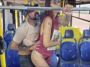Estudante sobe no ônibus e por estranho em público! 12/16