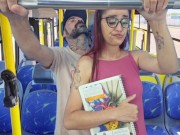 Estudante sobe no ônibus e por estranho em público! 16/16