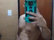 Me acaricio en el baño de mi amiga 10/16