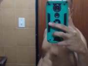 Me acaricio en el baño de mi amiga 11/16