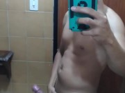 Me acaricio en el baño de mi amiga 2/16