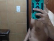 Me acaricio en el baño de mi amiga 5/16