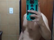 Me acaricio en el baño de mi amiga 6/16