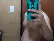 Me acaricio en el baño de mi amiga 7/16