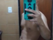 Me acaricio en el baño de mi amiga 9/16