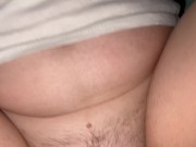 Пока все смотрели телевизор, моя соседка подрочила мне член, отсосала и пришлось ей вставить! 14/16