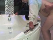 una tarde de jacuzzi con mi vecina rico y sabroso 14/16