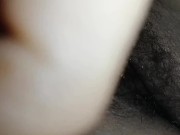 Estímulo su clitoris con mi glande y le meto solo la puntita para dejarla con las ganas 5/16