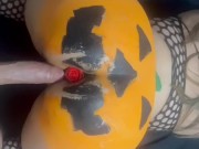 Le chupo la polla rico al vecino y termina partiendome la calabaza en halloween 4/16