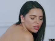 Hot Cougar Kira Queen surprises boyfriend with wake up blowjob 10/16