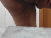 Jato forte e rápido de porra quente, muito tesão usando um anel peniano PARTE 1 😋💦💦 13/16