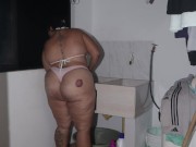 milf  se folla a su hijastro en la zona de ropas con mucha leche en las tetas 4/16