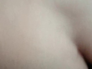 Me despierta con ganas de sentirme dentro de ella