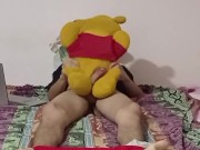 Me vengo en chorros de semen follandome a Winnie the pooh 10/16