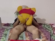 Me vengo en chorros de semen follandome a Winnie the pooh 11/16