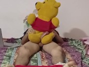 Me vengo en chorros de semen follandome a Winnie the pooh 9/16