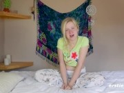 Ersties - Anna M streichelt ihre großen Brüste und masturbiert sinnlich 2/16