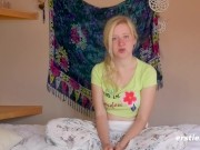 Ersties - Anna M streichelt ihre großen Brüste und masturbiert sinnlich 4/16