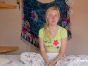 Ersties - Anna M streichelt ihre großen Brüste und masturbiert sinnlich 6/16