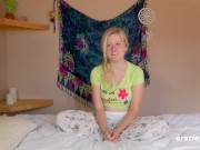 Ersties - Anna M streichelt ihre großen Brüste und masturbiert sinnlich 8/16