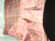 Mi padrastro pilla masturbandome y me le monto 11/16