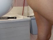 Une brune sexy et chaude prend un bain moussant. Femme amateur chatte poilue, gros seins, gros téton 2/16